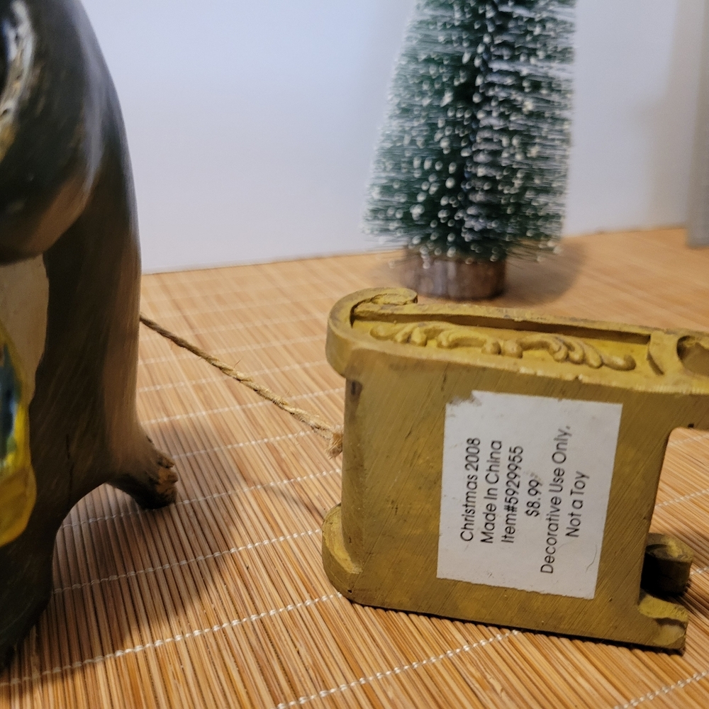 Christmas Penguin Wood Look Resin Figurine Electric Votive Holder 2008 - Picture 4 of 6